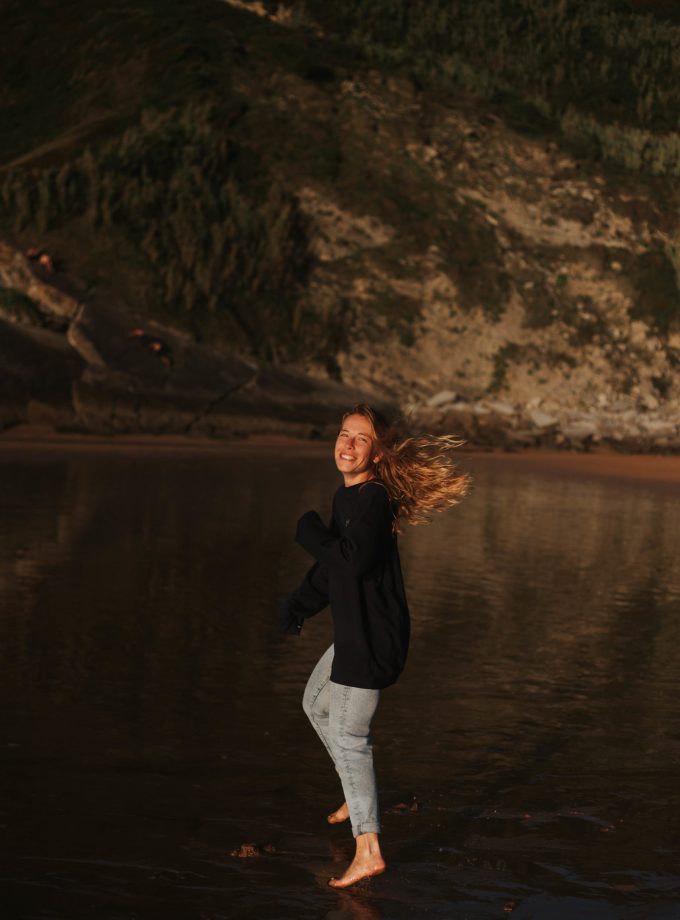 Black Basic Sweatshirt